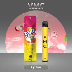 VMC 600 Puffs กลิ่น Sprite Lychee (สไปรท์ ลินจี่) มีกลิ่นหอมของส้มและลิ้นจี่ผสมกันอย่างลงตัว คุณจะรู้สึกเหมือนกำลังดื่มเครื่องดื่มสดชื่นที่มาพร้อมกับกลิ่นหอมของลิ้นจี่