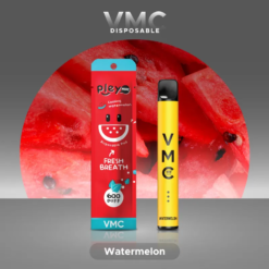VMC 600 Puffs กลิ่น Play Watermelon (ลูกอมแตงโม) มีกลิ่นหอมของแตงโมที่หวานสดชื่น กลิ่นนี้จะทำให้คุณคิดถึงรสชาติของลูกอมแตงโมที่หอมอร่อย